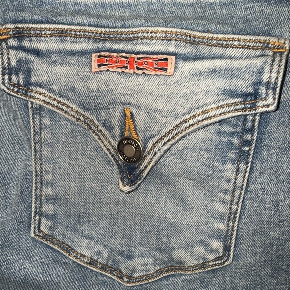 Hudson Beth Mid Rise Baby Bootcut Jeans
Size 30 | Inseam 32” | Rise 9.25” - Picture 11 of 11